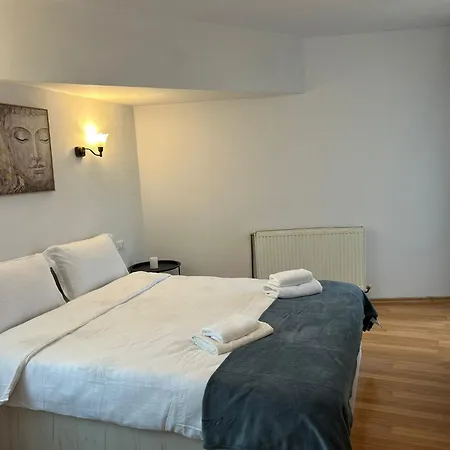 Ambra Room's Гостевой дом Брашов